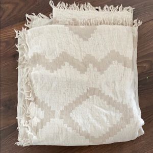 White and light grey wool scarf